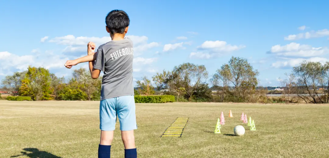 ストレッチする男の子